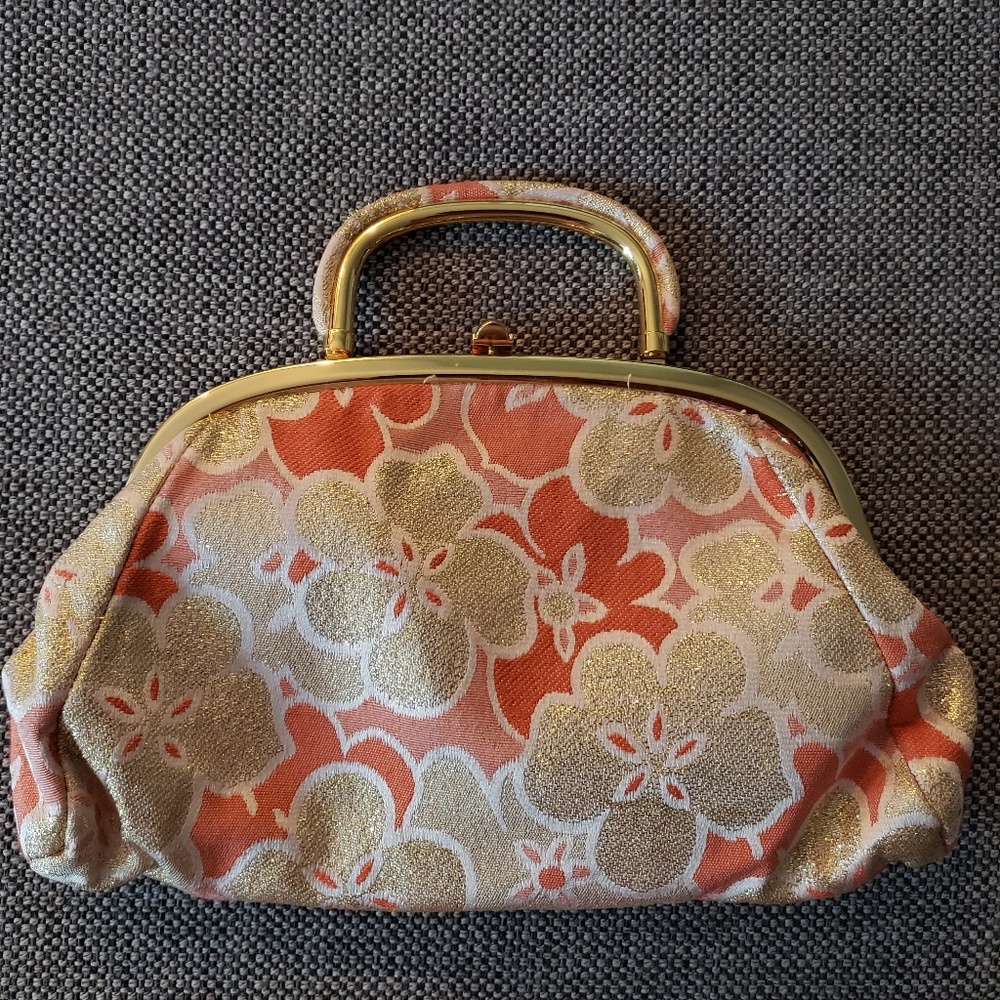 Flower pattern clutch